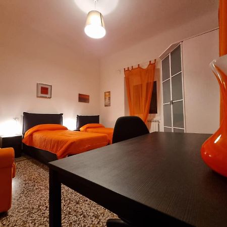 Wow Home 2 - 175 Mq - Posteggio Privato - Davanti Porto Traghetti - Fino A 10 Posti Letto - Balcone Genova Eksteriør bilde