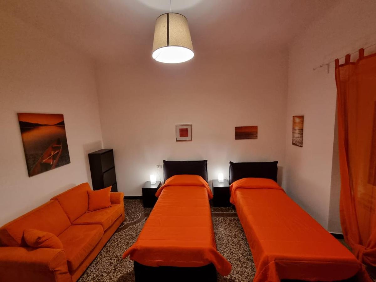 Wow Home 2 - 175 Mq - Posteggio Privato - Davanti Porto Traghetti - Fino A 10 Posti Letto - Balcone Genova Eksteriør bilde