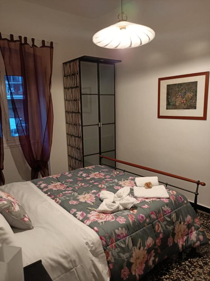Wow Home 2 - 175 Mq - Posteggio Privato - Davanti Porto Traghetti - Fino A 10 Posti Letto - Balcone Genova Eksteriør bilde