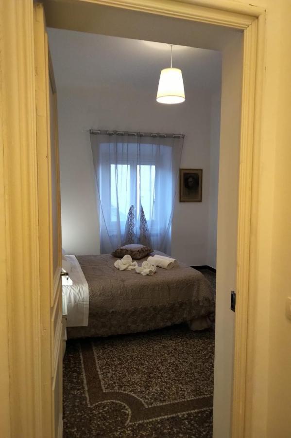 Wow Home 2 - 175 Mq - Posteggio Privato - Davanti Porto Traghetti - Fino A 10 Posti Letto - Balcone Genova Eksteriør bilde