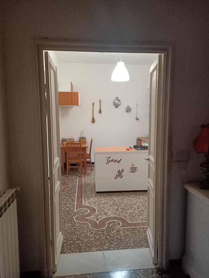 Wow Home 2 - 175 Mq - Posteggio Privato - Davanti Porto Traghetti - Fino A 10 Posti Letto - Balcone Genova Eksteriør bilde