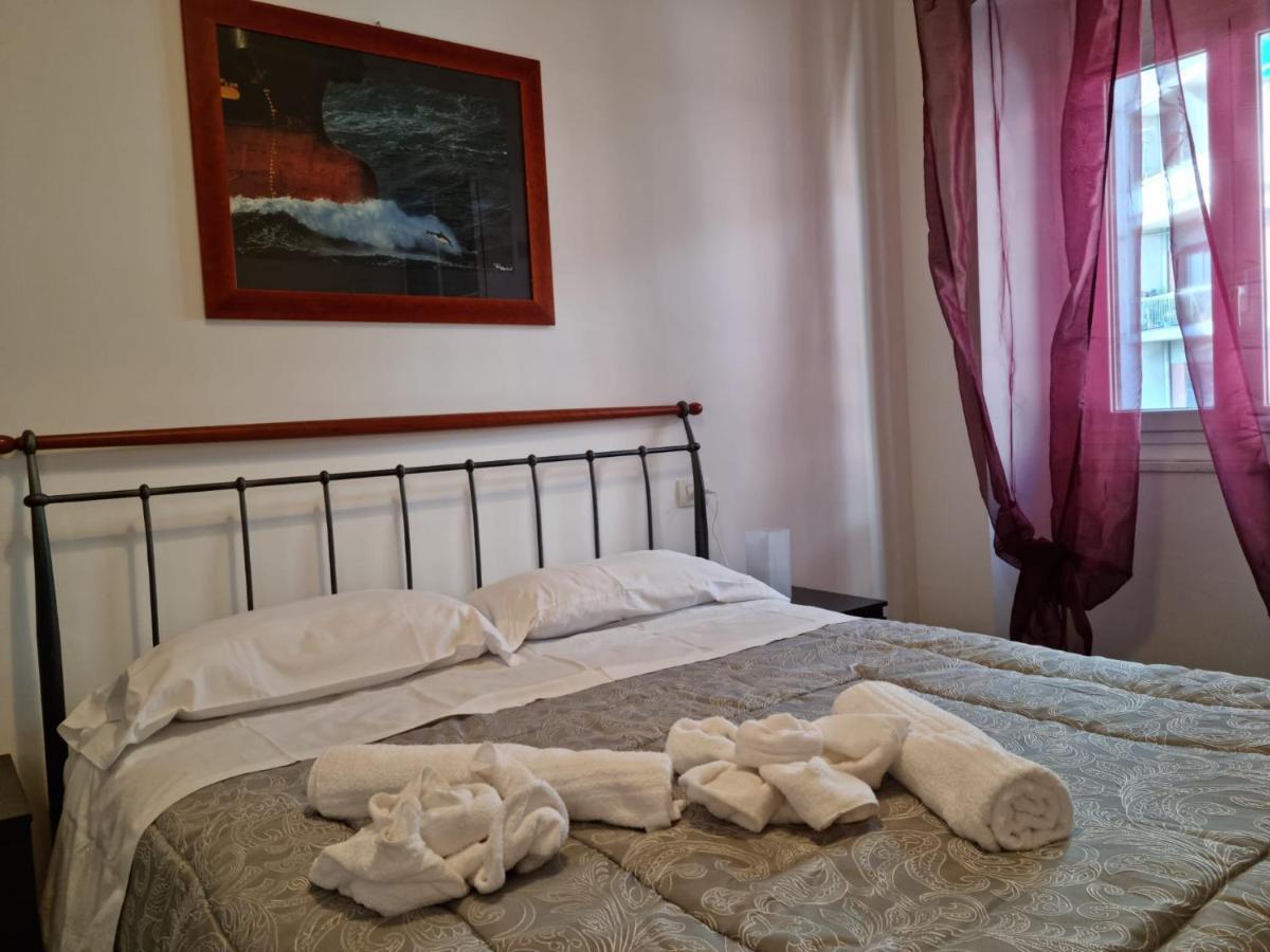 Wow Home 2 - 175 Mq - Posteggio Privato - Davanti Porto Traghetti - Fino A 10 Posti Letto - Balcone Genova Eksteriør bilde