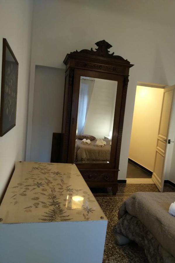 Wow Home 2 - 175 Mq - Posteggio Privato - Davanti Porto Traghetti - Fino A 10 Posti Letto - Balcone Genova Eksteriør bilde