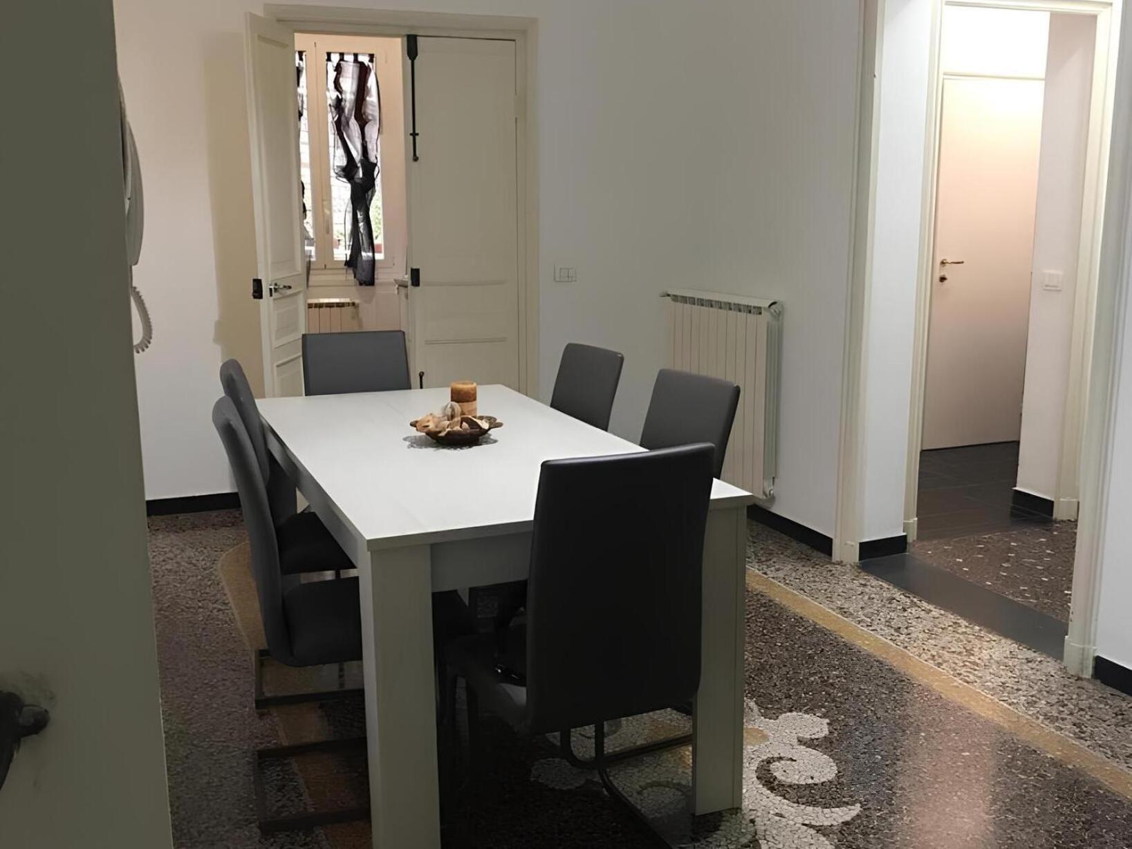 Wow Home 2 - 175 Mq - Posteggio Privato - Davanti Porto Traghetti - Fino A 10 Posti Letto - Balcone Genova Eksteriør bilde